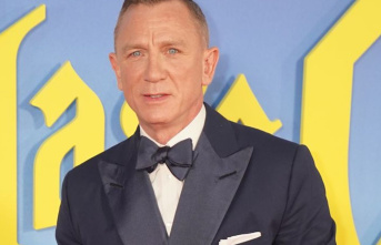 Actor: Daniel Craig receives the same medal as James...