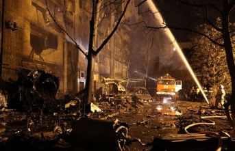 Yeysk: Russian fighter jet crashes over residential...