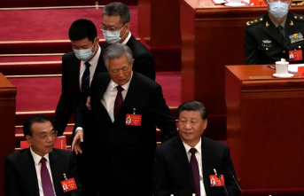 Chinese Party Congress: Ex-President Hu Jintao surprisingly...