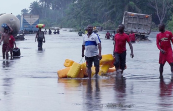 Unicef: 1.5 million children at risk due to flooding...