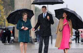 Spanish Royals : In the rain: Felipe and Letizia at...