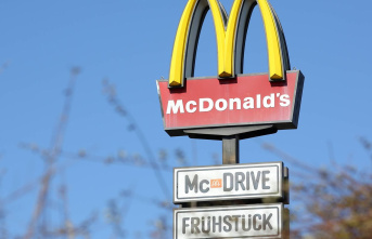 Baden-Württemberg: Bus gets stuck in McDonald's...