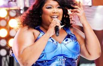 US singer: Lizzo receives honorary award at People's...