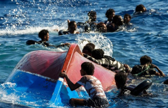 Refugees: Coast Guard of Italy: Four migrants died...