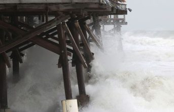 USA: Hurricane "Nicole" makes landfall in...