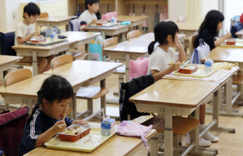 For fear of infection: Many students in Japan still...