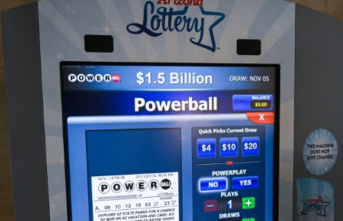 US lottery player hit record $2 billion jackpot