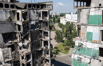 Banksy artwork in Ukraine: handstand on rubble