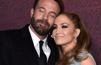 Celebrity Couple: Jennifer Lopez is proud Mrs. Affleck