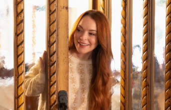 Lindsay Lohan's Christmas music comeback