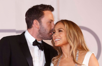 Jennifer Lopez and Ben Affleck: Christmas party with...