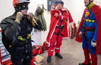 Social: disguised rescuers surprise children in need...