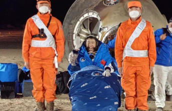 Space travel: Chinese astronauts back on earth after...
