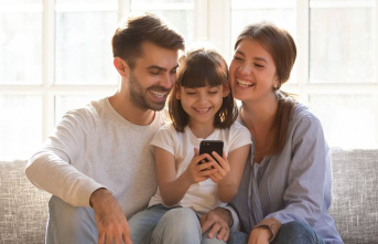 First smartphone for Christmas: What parents should...