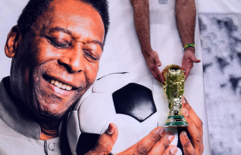 Seriously ill football icon: Pelé reports from the...