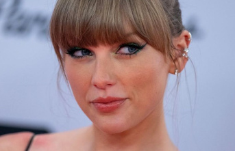 Pop singer: Taylor Swift spent 33rd birthday in the...