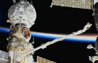Cosmonauts: Technical glitch: Spacewalk cancelled