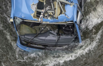 Six dead and two injured when bus falls in river in...