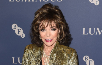 At the age of 89: Joan Collins shows herself in a...