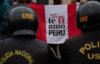 South America: Riot in Peru: demonstrators attack...