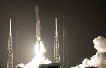 SpaceX Rocket: Aim high at own expense: Japanese lander...