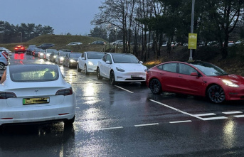 Great Britain: Travel chaos causes queues that stretch...
