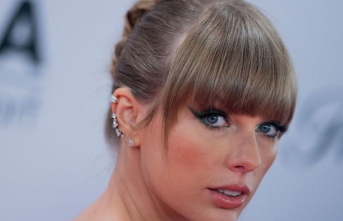 Awards: Taylor Swift wins three "People's...
