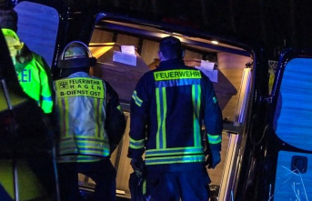 Accidents: hearse crashes with four coffins - driver...