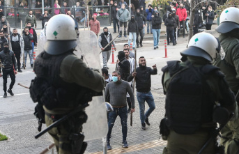 Greece: Violent wave of protests after police officers...
