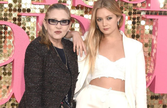 Billie Lourd: She reminds of mother Carrie Fisher