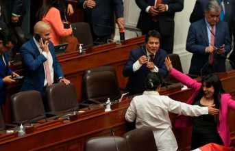 Government: Power struggle in Peru: Congress removes...