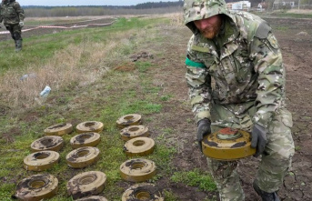 British intelligence: Moscow lacks personnel for minefield...