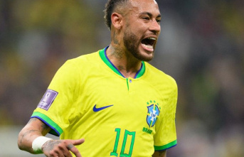 Football World Cup: Brazil's Neymar trains again...