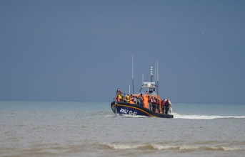 UK: Reports: Dead after boat crash in English Channel