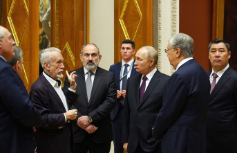 Informal Summit: Memorable Gifts to Colleagues: Putin...