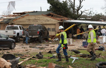 Severe weather: Several injured and damage from tornadoes...