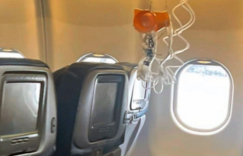 Hawaiian Airlines: Passenger crashes into ceiling...