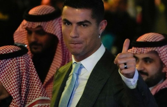 Switch to Al-Nassr: Ronaldo at presentation in Saudi...