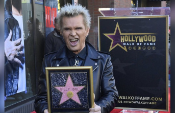Billy Idol: Rocker honored with a star on the Walk...