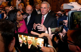 Kevin McCarthy: US House of Representatives adjourns...