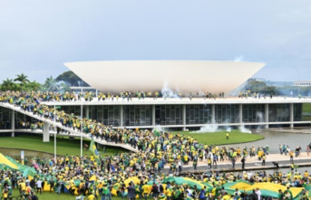 Bolsonaro supporters storm Congress, presidential...