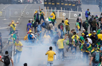 South America: Bolsonaro supporters invade government...