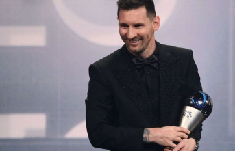 Awards: world footballer Messi after freestyle before...