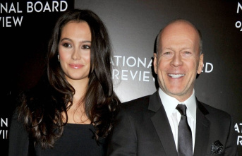 Bruce Willis: Family 'closer than ever'...