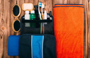I pack my toiletry bag: travel toothbrush