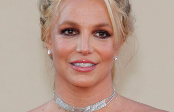 Fans worried: Britney Spears confused with the latest...