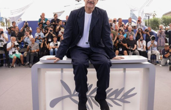 Award: Wim Wenders receives the French film award...