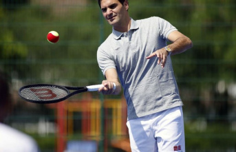 Tennis: Looking calm: Roger Federer back in Halle
