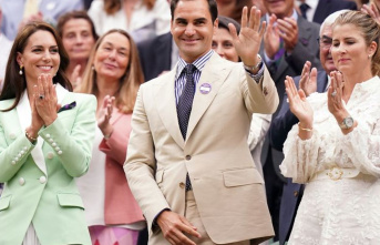 Tennis: The king of Wimbledon: honor for Federer