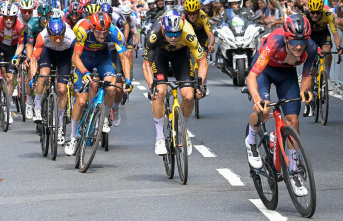 Several professional cyclists affected: Tour de France:...